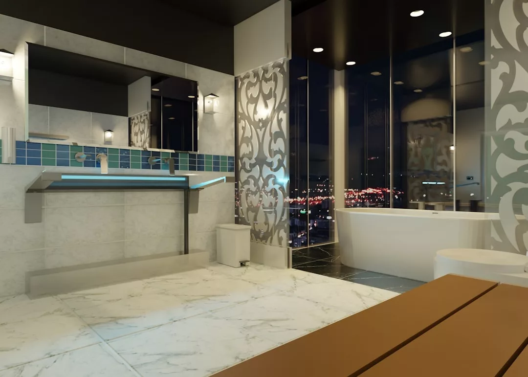Modernes Badezimmer mit Marmorfußboden, großem Spiegel, schwimmendem Waschbecken und Badewanne an raumhohen Fenstern mit Blick auf die nächtlichen Lichter Mallorcas, ergänzt durch stilvoll gemusterte Akzentwände.