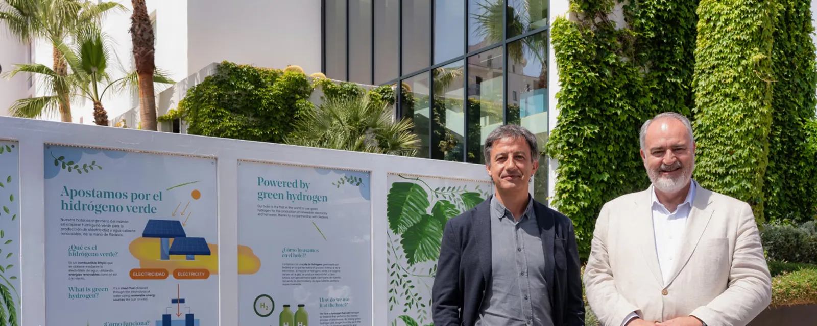 Iberostar und Redexis: Infotafeln zum grünen Wasserstoff vor dem Iberostar Waves Bahía de Palma