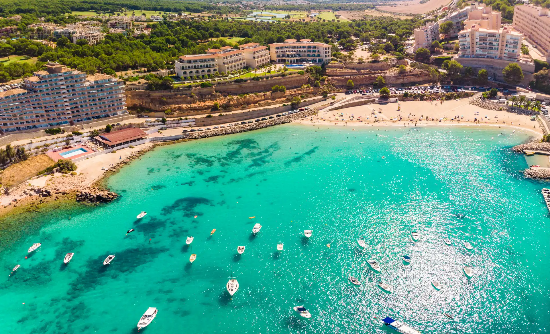 Mallorca aus der Luft – Exklusive Helikoptertouren und Charterflüge